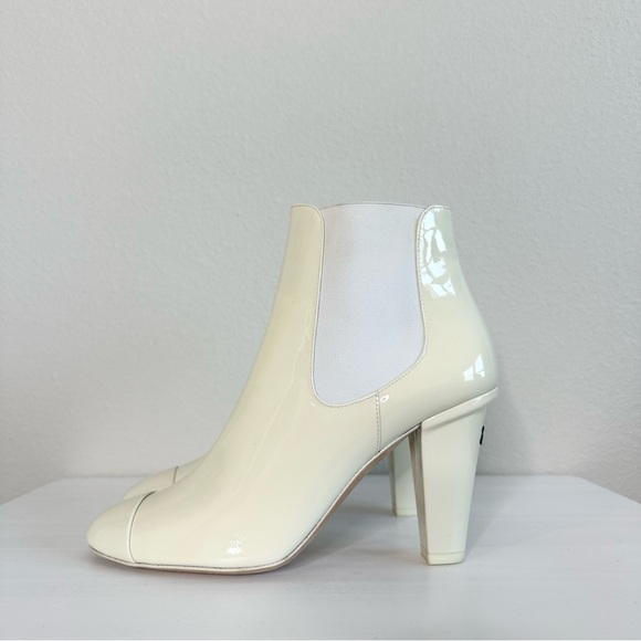 Chanel 2022 Interlocking CC Logo Chelsea Boots - Picture 4 of 13